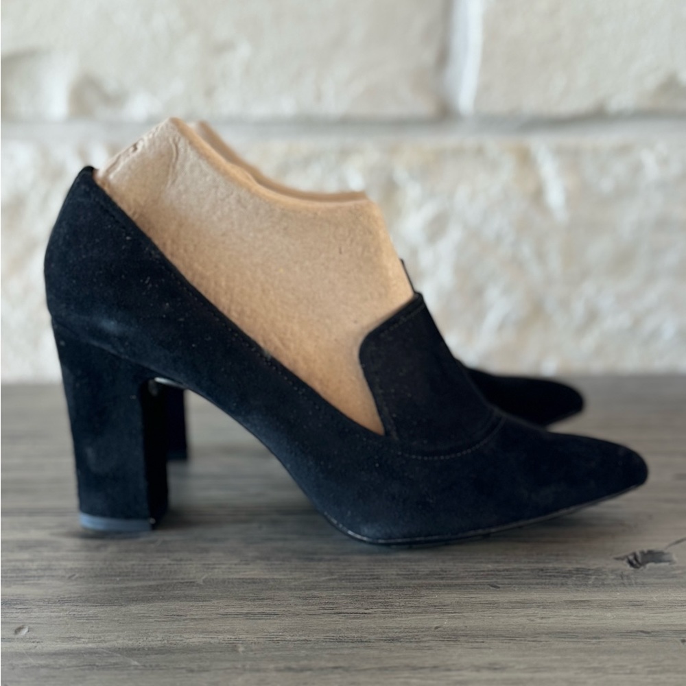 Donald Pliner Black Suede Chunky Heels (7.5) - Picture 5 of 8